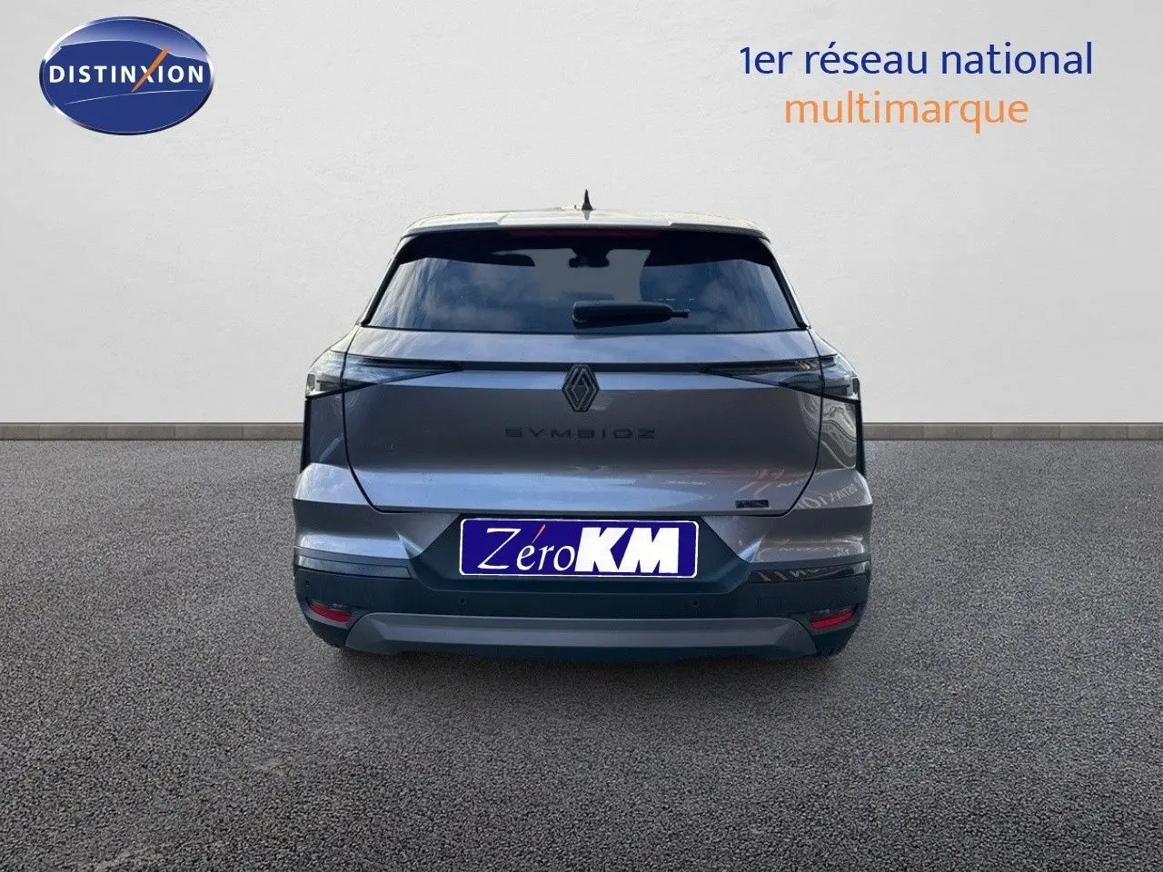 Vue arrière du Renault Symbioz gris Cassiope 2024, version E-Tech 145 Esprit Alpine avec hayon et feux fins horizontaux.