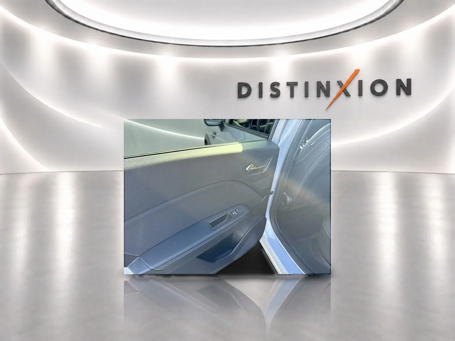 Vue intérieure du panneau de porte côté gauche gris foncé du Renault Symbioz 1.8 e-tech full hybrid 2026.