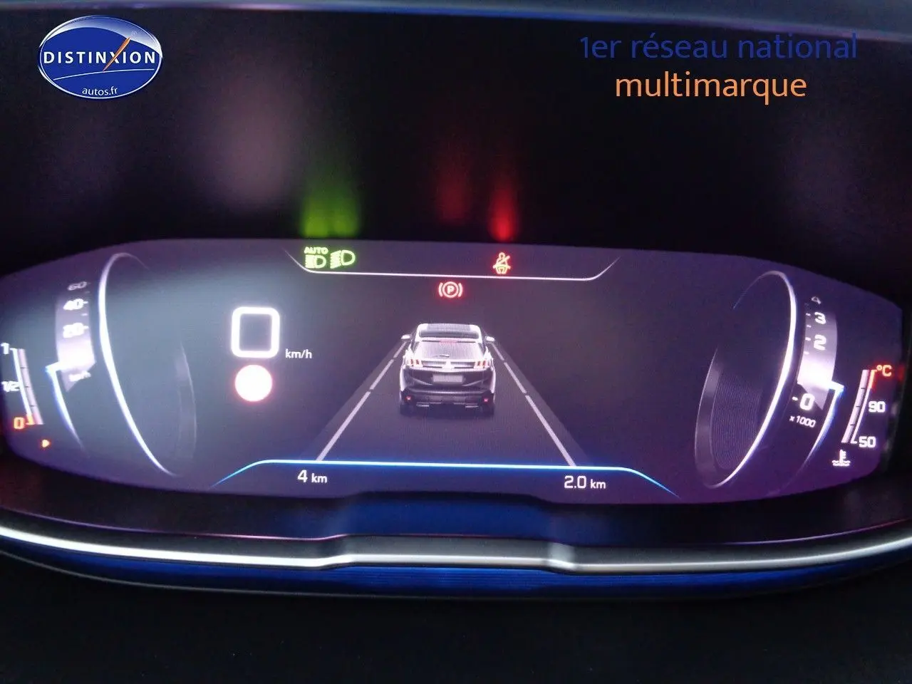Affichage numérique du tableau de bord du Peugeot 3008 noir métal, montrant la vitesse à 0 km/h et l'alerte frein activée.