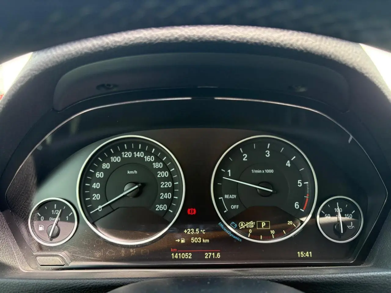 Tableau de bord de BMW Série 4 Gran Coupé 420d 2018 avec compte-tours, compteur de vitesse et jauge diesel.