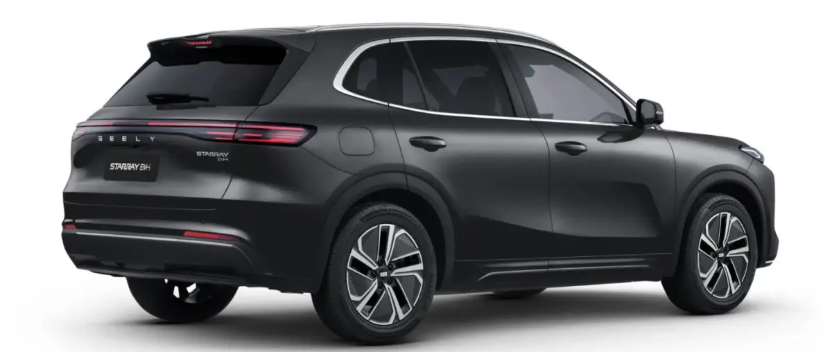 Vue 3/4 arrière droite du SUV noir Geely STARRAY PRO 1.5 EM-I PHEV avec feux arrière LED fins et jantes stylisées.