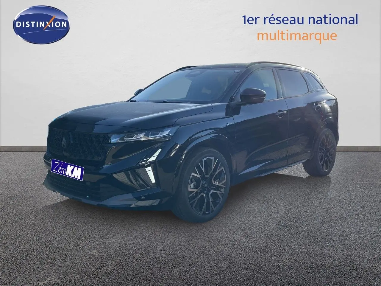 Renault Austral noir étoile métal en 3/4 avant droit, avec jantes alliage et calandre distinctive Alpine.