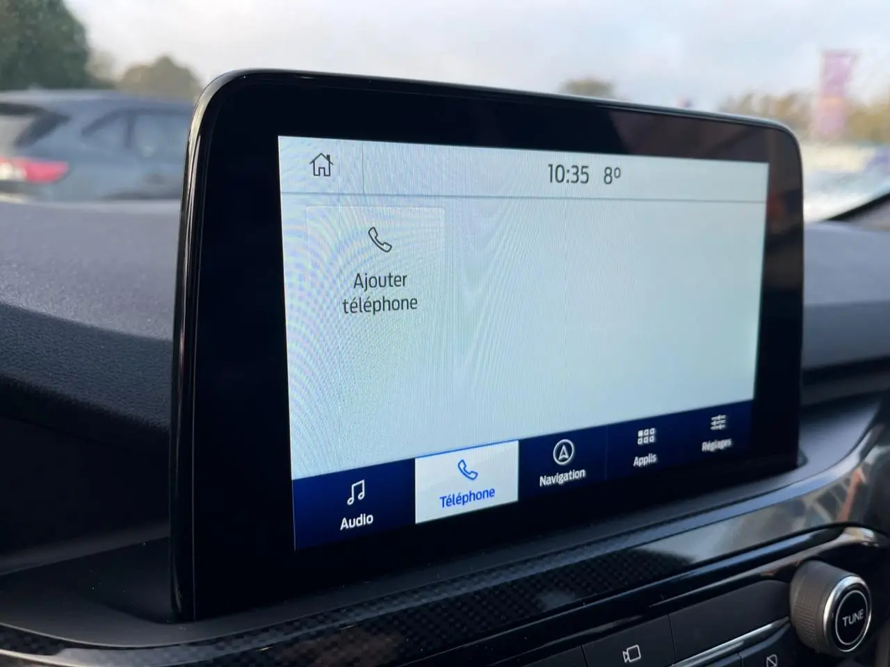 Écran tactile central du tableau de bord du Ford Kuga 1.5 EcoBoost 2022 affichant le menu téléphone.