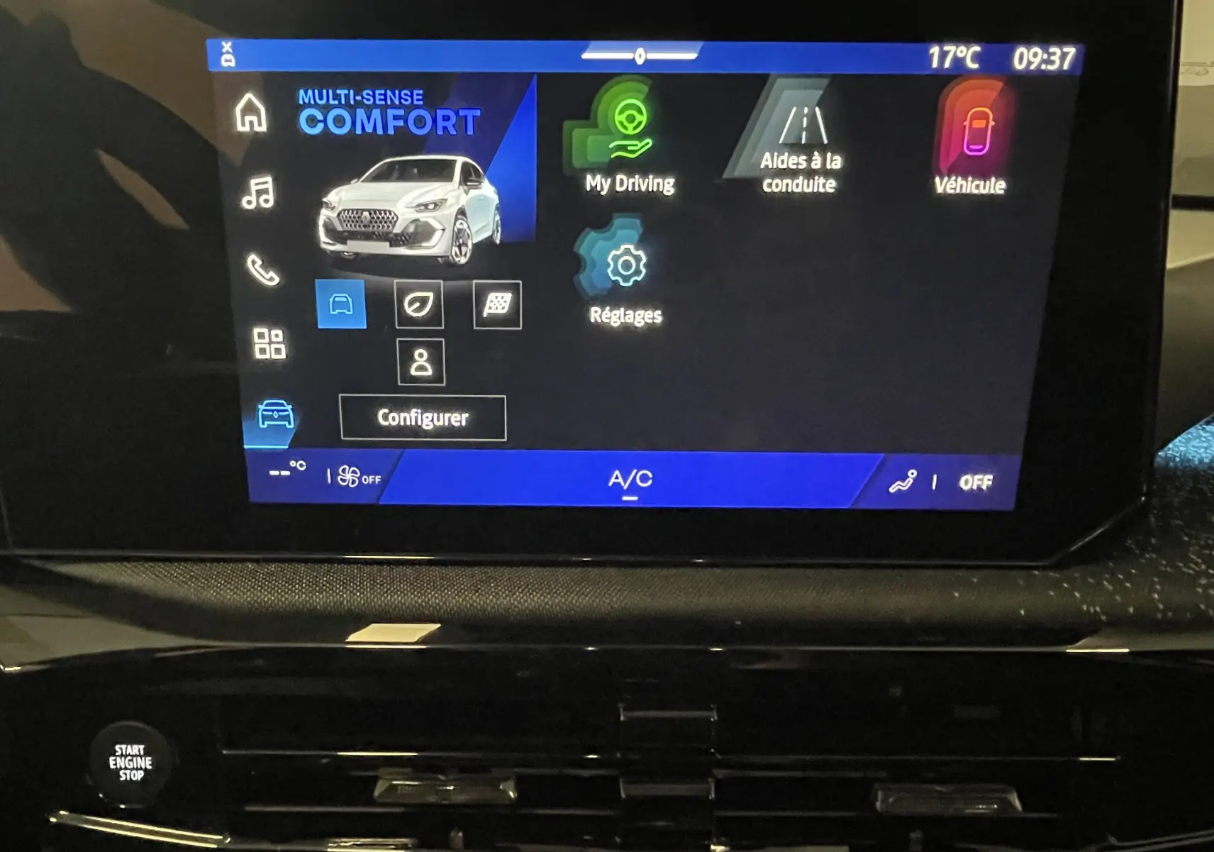 Écran tactile intérieur de la Renault Clio VI TCe 115ch Techno affichant les réglages de conduite en mode Confort.