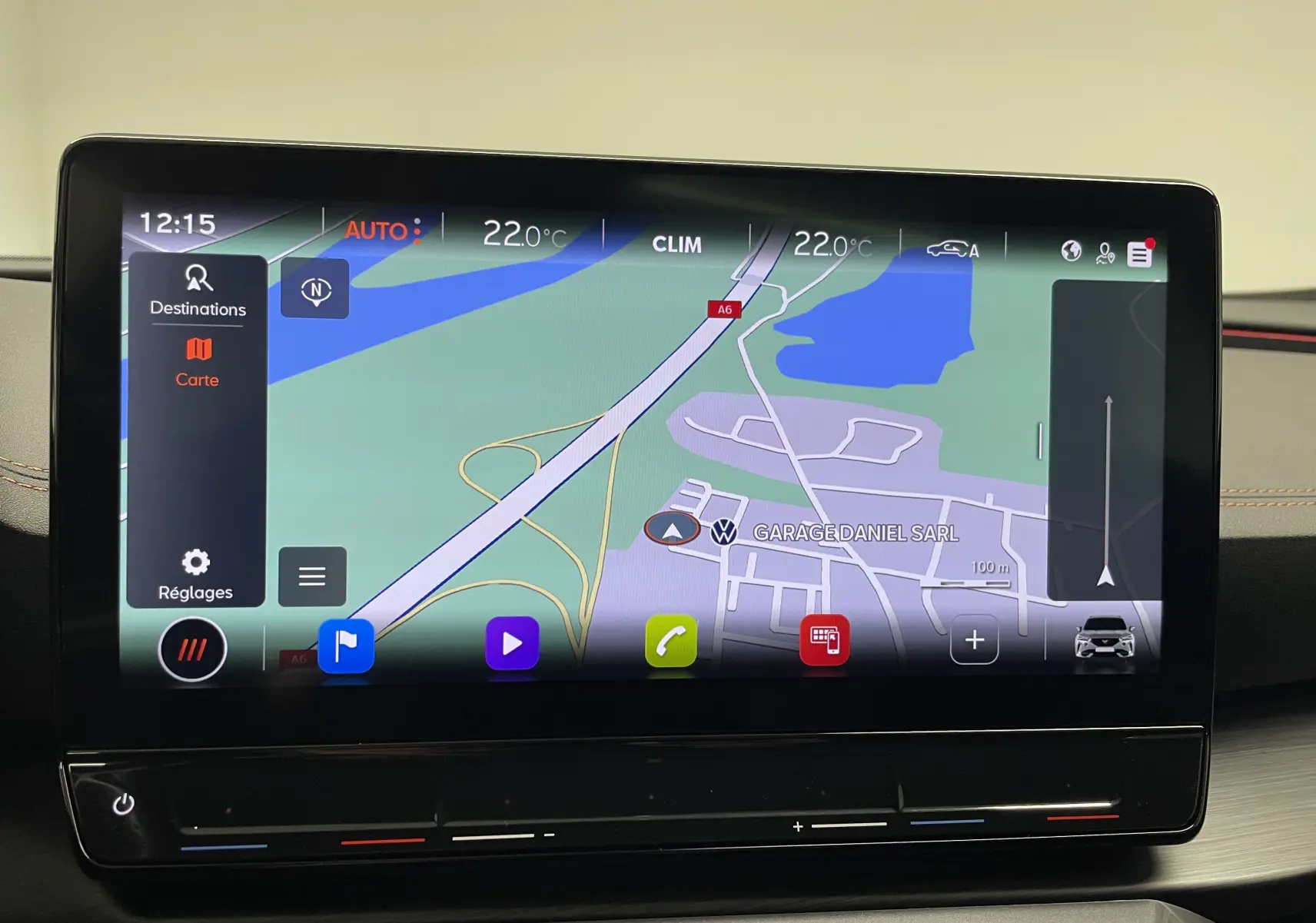 Écran tactile central affichant la navigation dans une CUPRA Formentor 1.5 TSI 150 DSG7 VZ-LINE 2023.