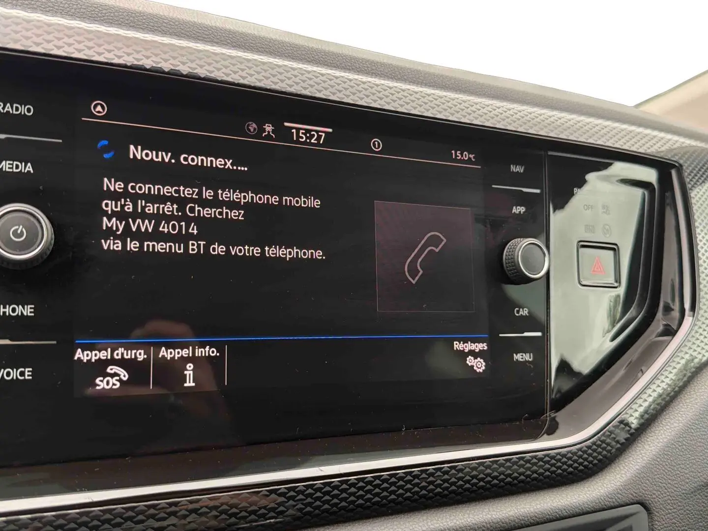 Écran tactile central du système infotainment de la Volkswagen Polo 2025, affichant les options de connexion Bluetooth.
