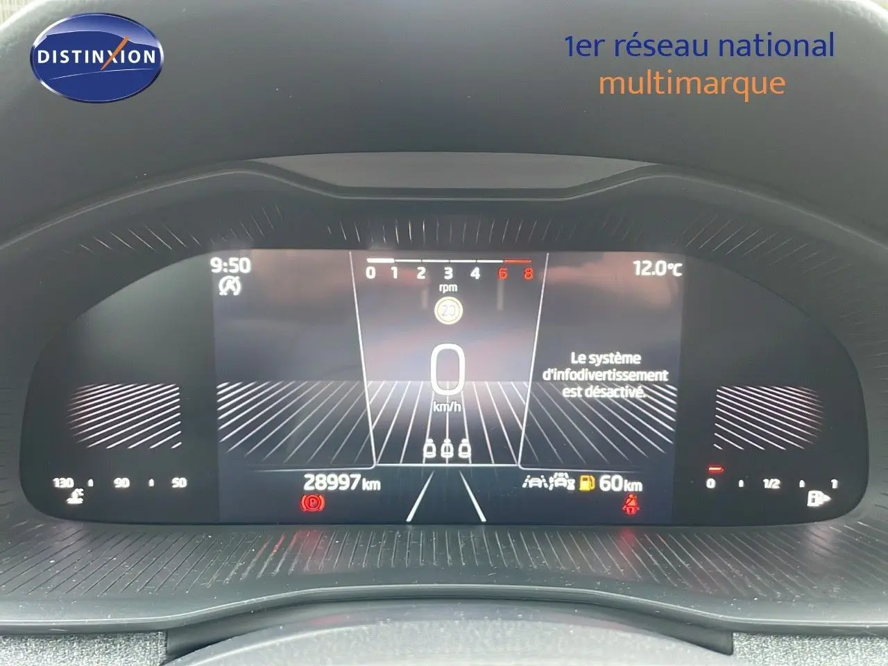 Tableau de bord numérique du Skoda Kamiq 2024 affichant 28 997 km, vitesse à 0 km/h et température extérieure à 12°C.