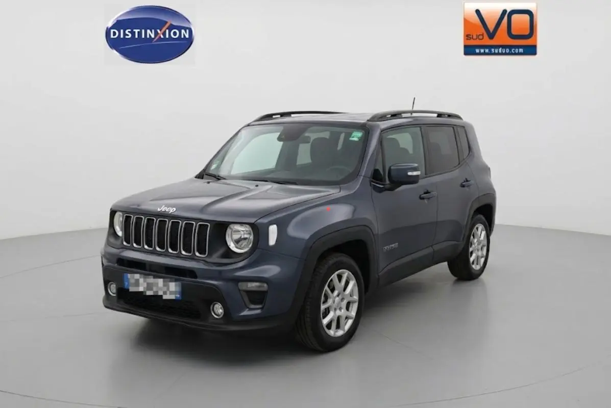 Jeep Renegade bleu en 3/4 avant droit avec barres de toit et jantes alliage 17 pouces visibles.