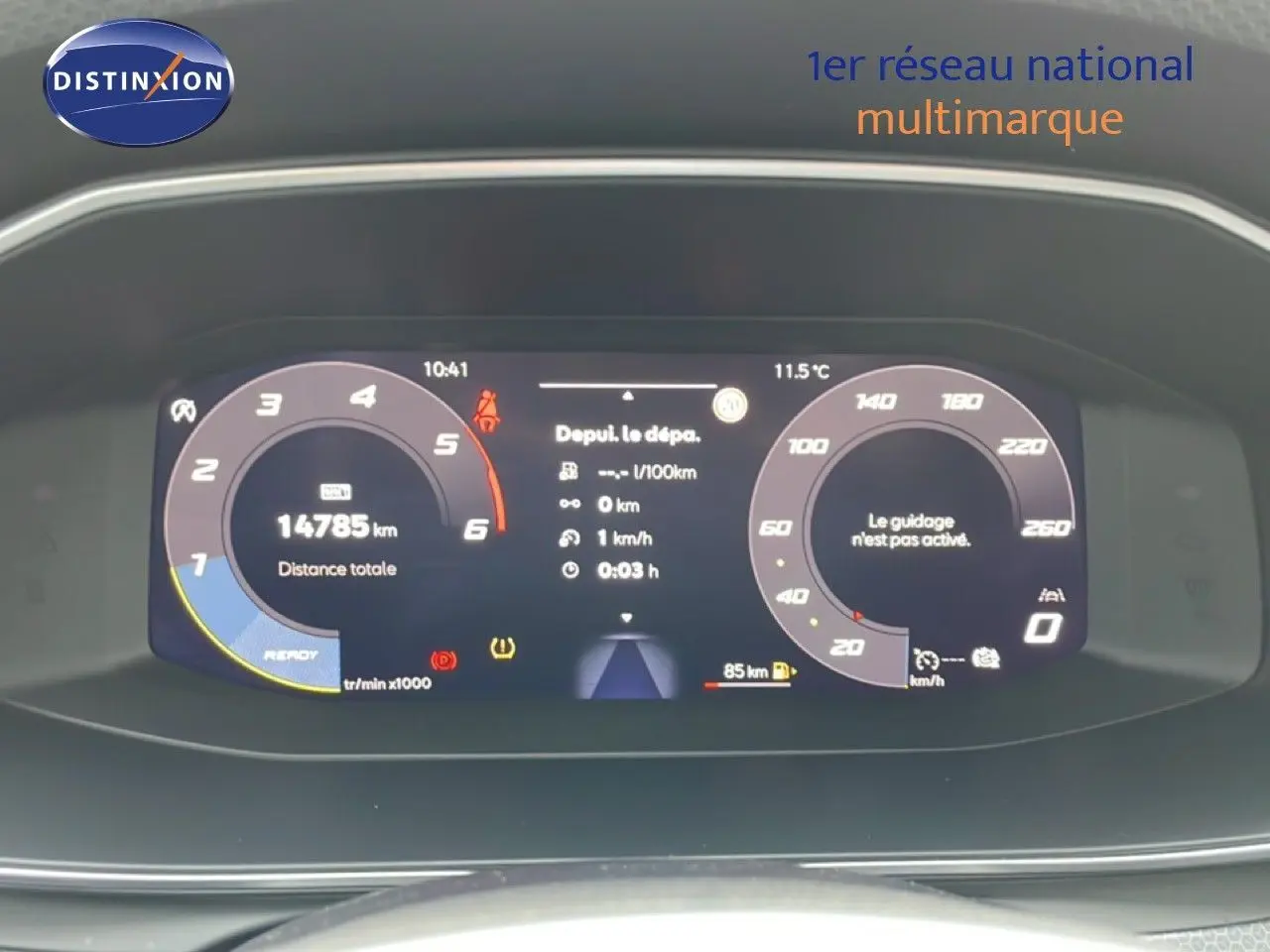 Tableau de bord numérique du SEAT LEON 2.0 TDI 115CH STYLE XL affichant compte-tours, vitesse et informations de conduite.