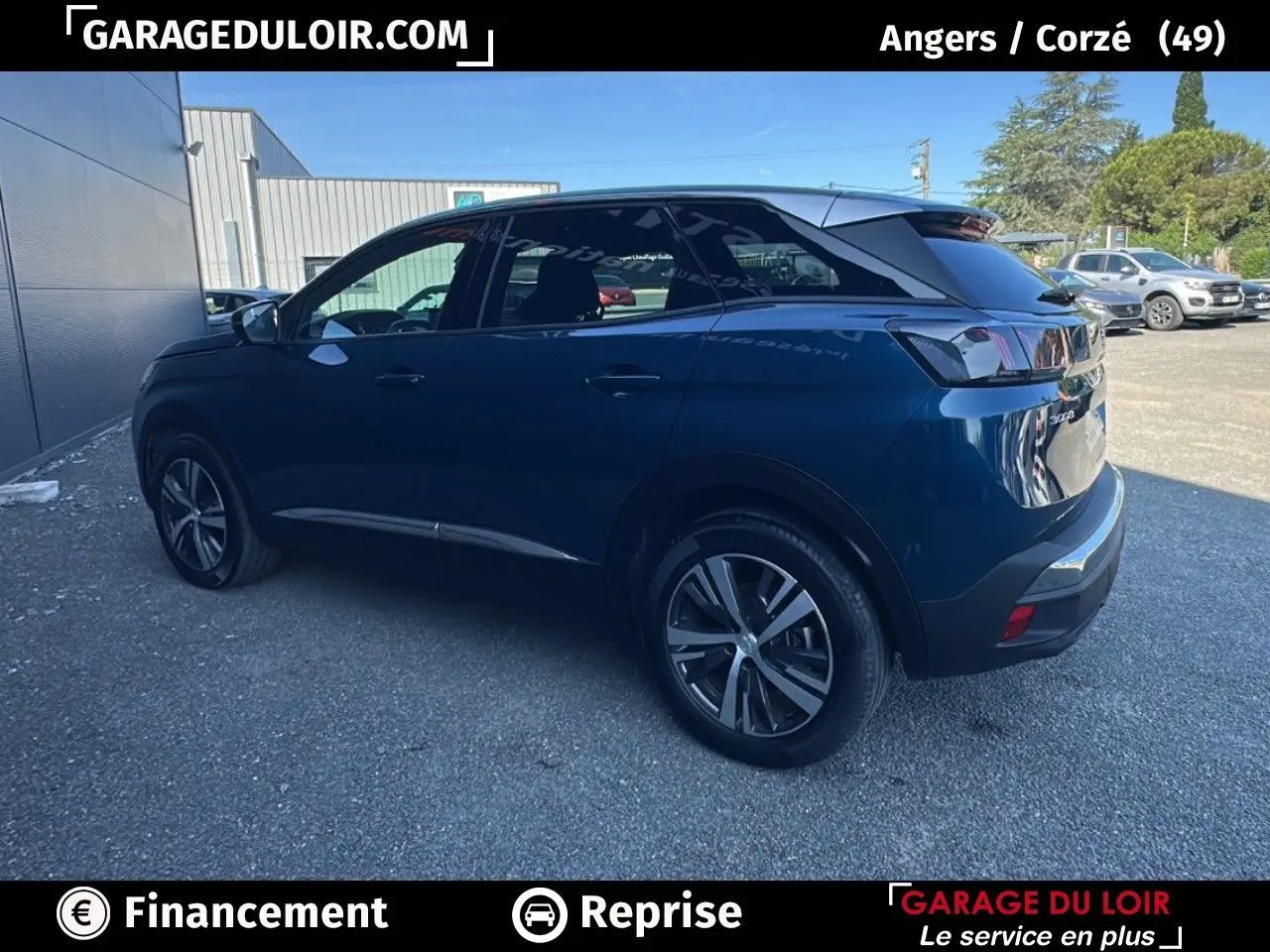 Peugeot 3008 Bleu Celebes vue de profil côté gauche, soulignant ses jantes alliage 18 pouces et ses feux arrière LED.