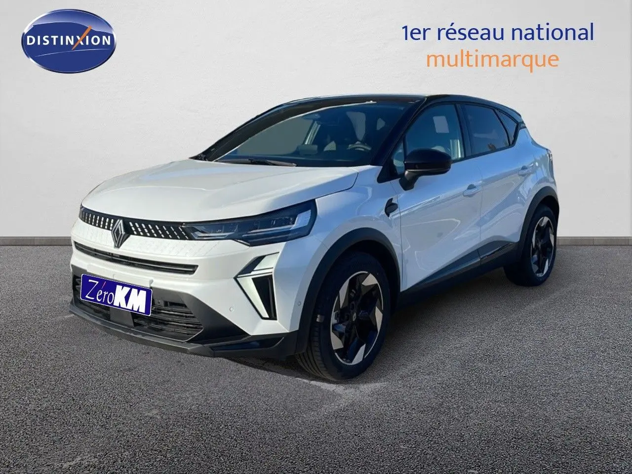 Renault Captur E-Tech hybride blanc nacré avec toit noir, vue 3/4 avant droit sur fond neutre.