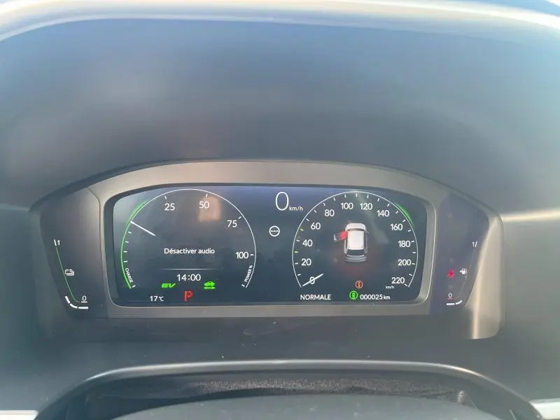 Tableau de bord numérique du Honda CR-V 2024 affichant la vitesse, mode normal et indicateurs de conduite.
