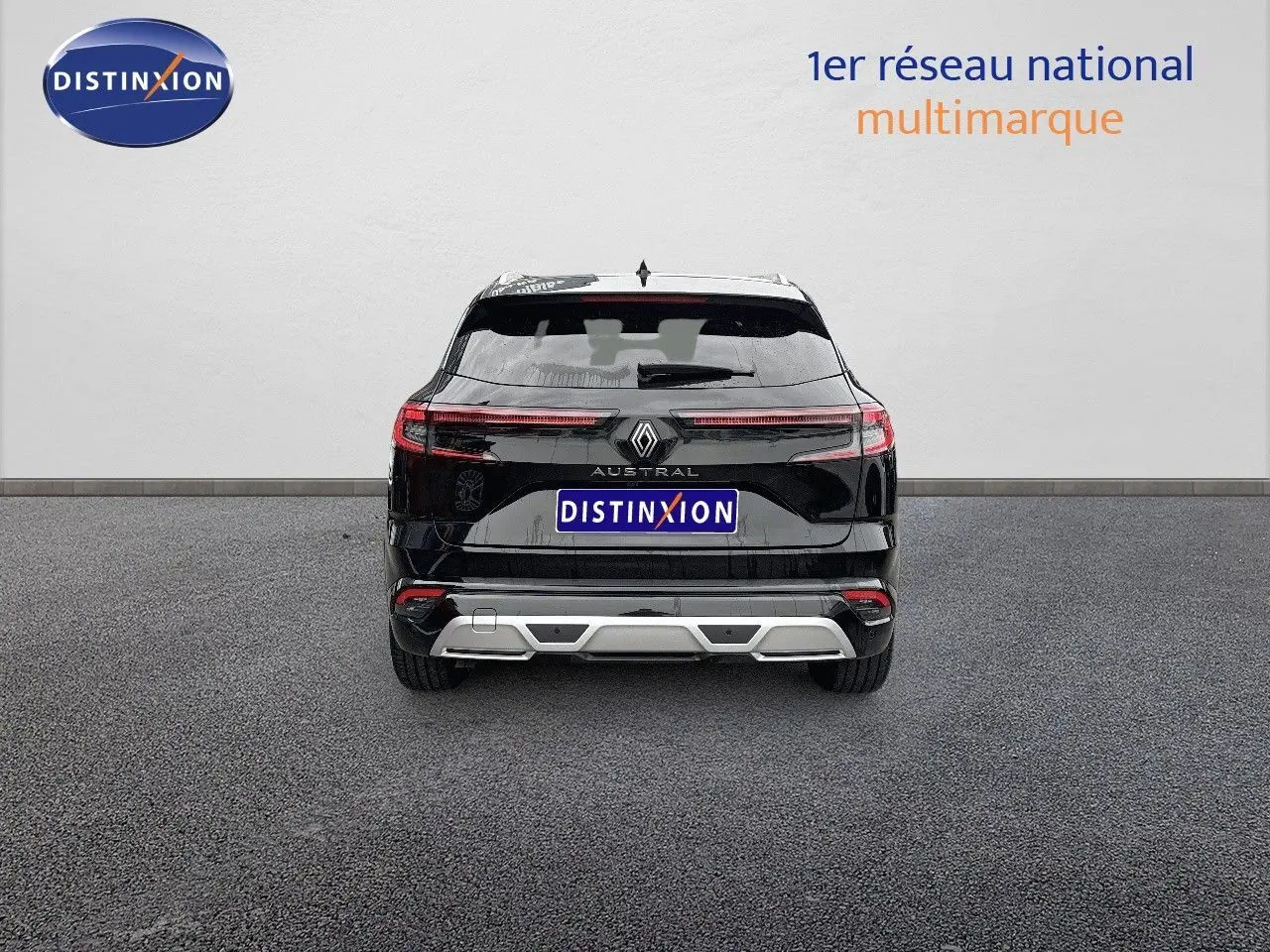 Vue arrière du Renault Austral noir étoile métal 2023 avec feux LED étirés et pare-chocs argenté distinctif.