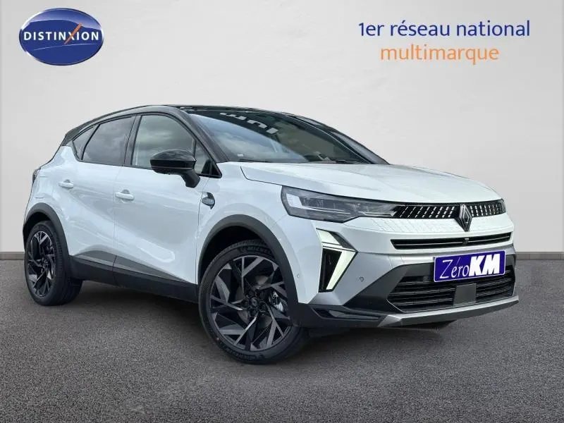 Vue 3/4 avant du Renault Captur 1.8 E-Tech hybride blanc nacré avec toit noir et jantes noires distinctives.