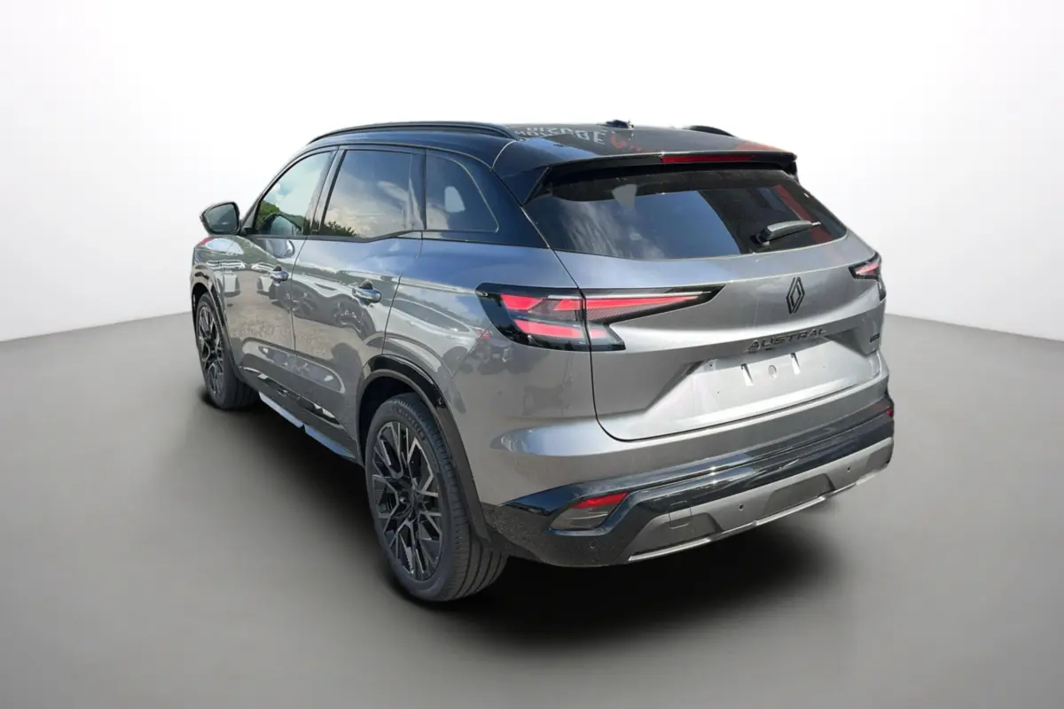 Renault Austral 200 Esprit Alpine gris schiste toit noir vu 3/4 arrière droit avec jantes alu noires.