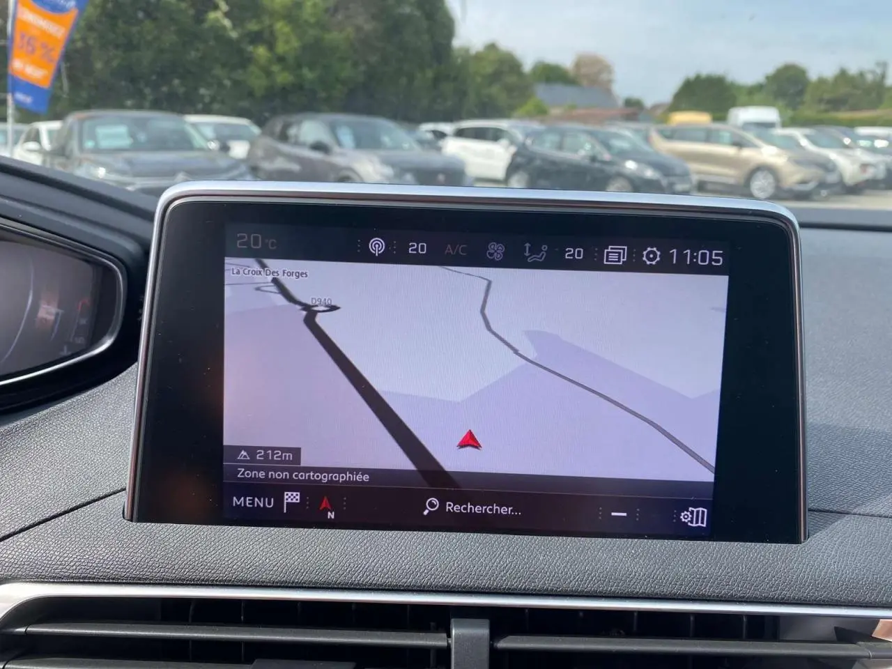 Écran de navigation 3D connecté du Peugeot 3008 GT Line 2018, affichant une carte avec zone non cartographiée.