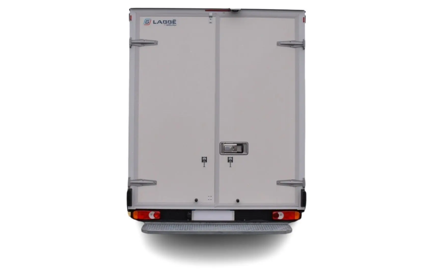 Vue arrière du Renault Master Plancher Cabine blanc avec caisse fermée et marchepied métallique visible en bas.