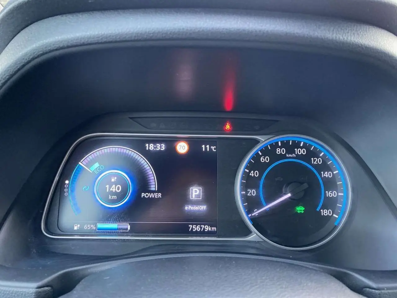 Combiné d'instrumentation numérique de Nissan Leaf 40 N-Connecta 2020 montrant autonomie, vitesse et état e-Pedal.