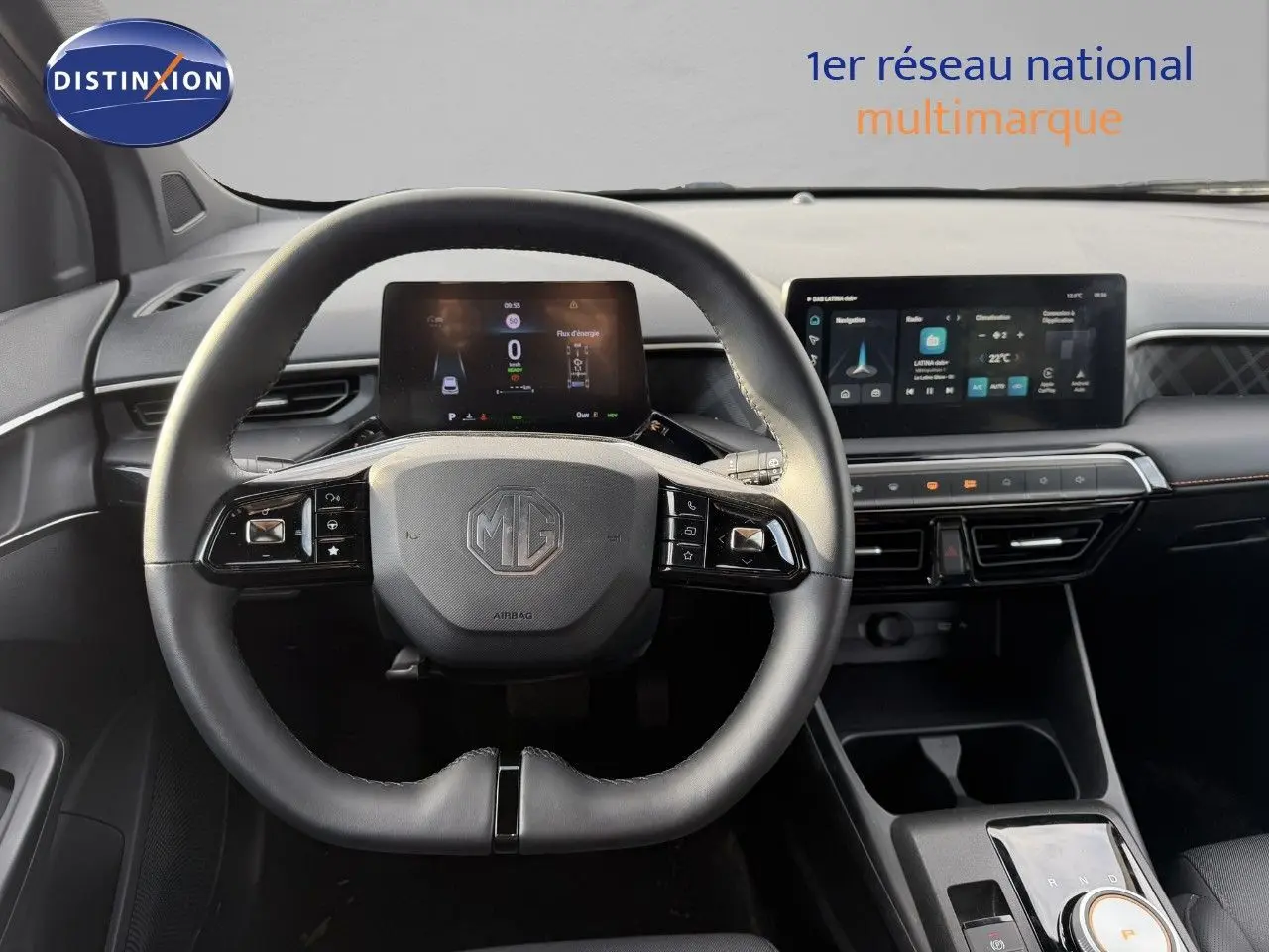 Vue centrée sur le volant et tableau de bord numérique du MG3 1.5 Hybrid 2024 en finition Luxury.