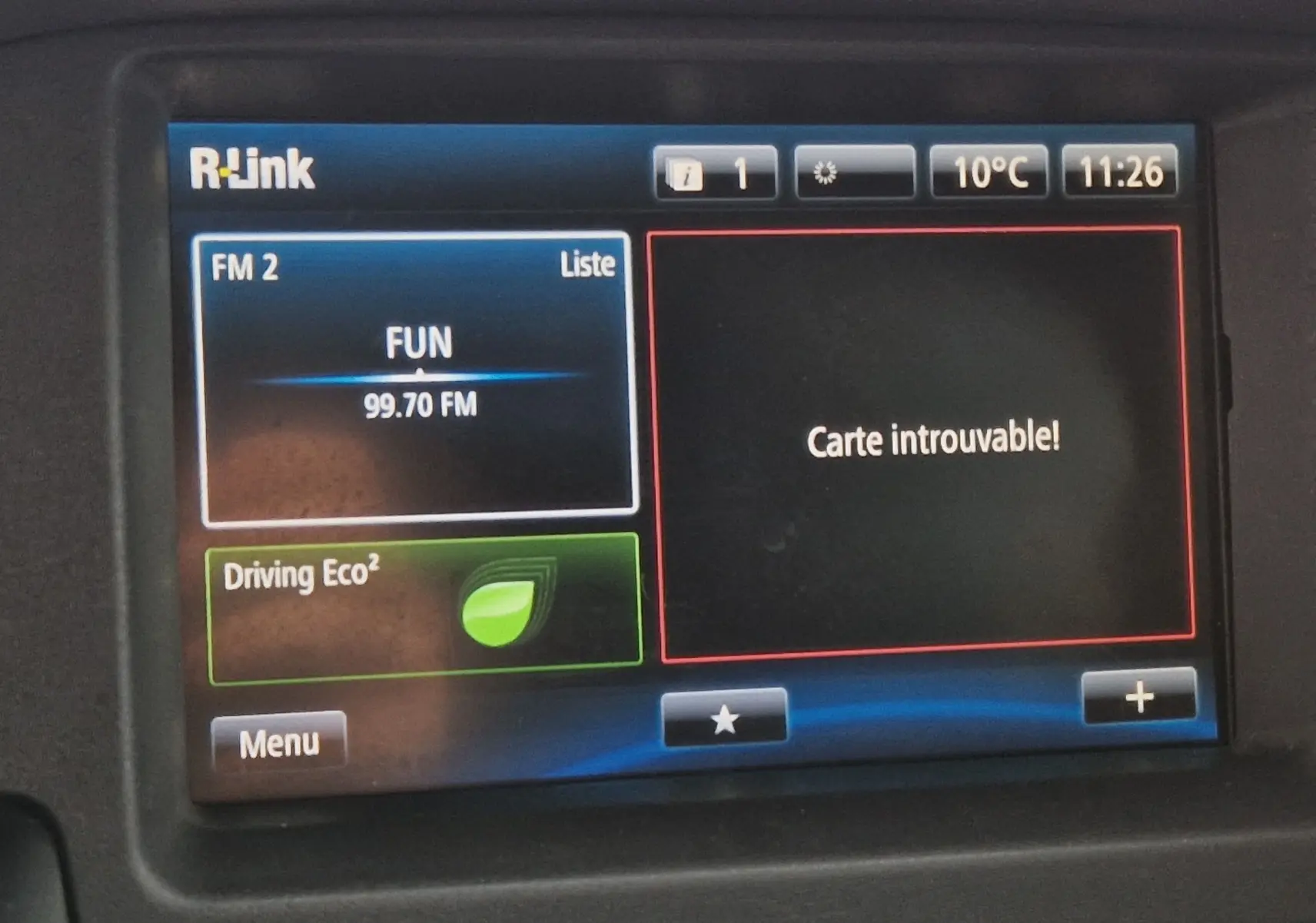 Écran tactile R-Link du Renault Kangoo 2019 affichant la radio FM et un message "Carte introuvable".