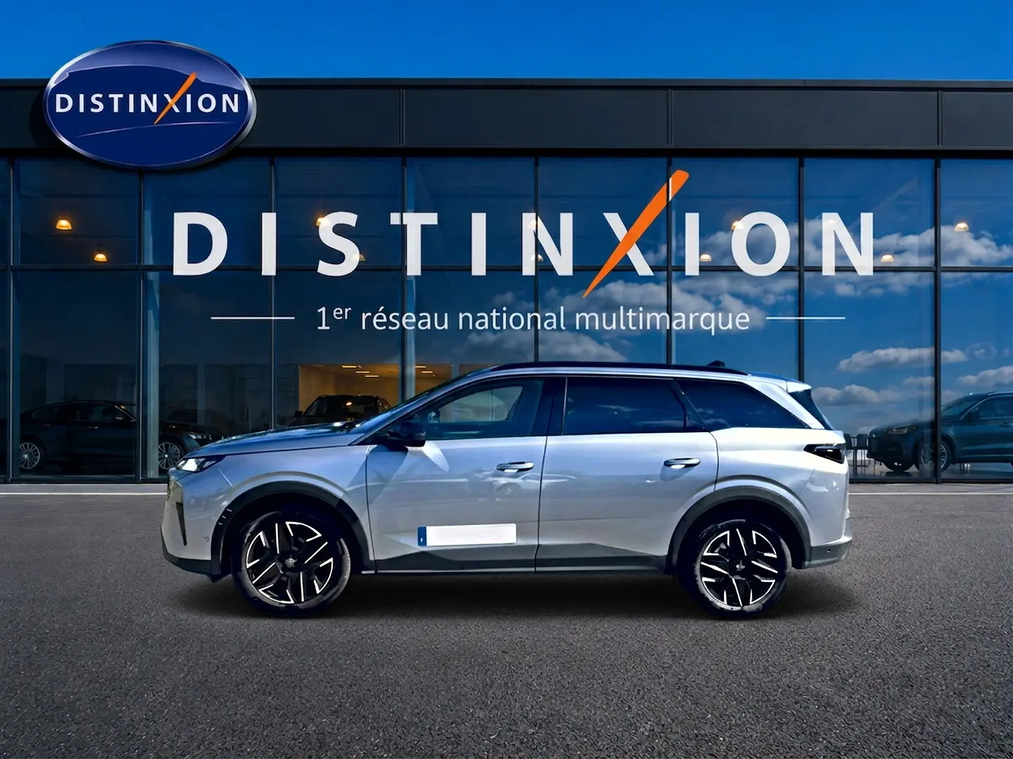 Peugeot 5008 Hybrid 145 allure e-dcs6 gris artense vue profil côté gauche devant showroom Distinxion.