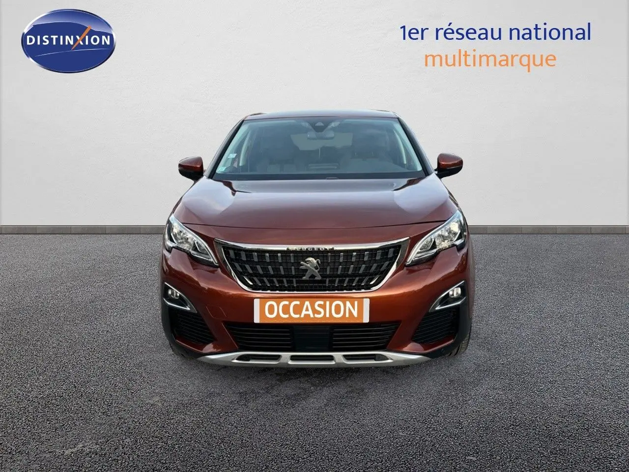 Peugeot 3008 Cooper Metal vue de face, mettant en valeur sa calandre distinctive et ses phares LED.