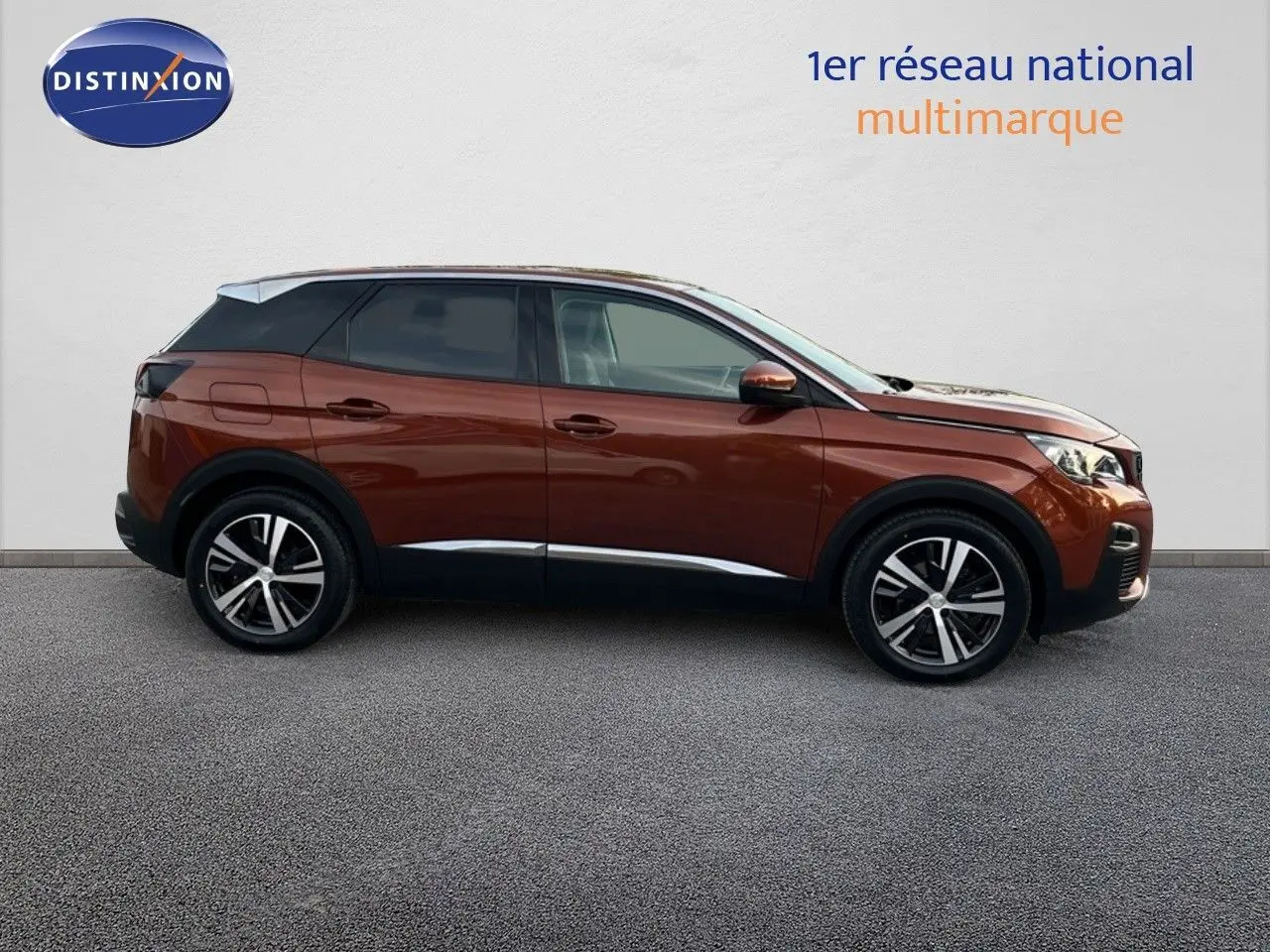 Peugeot 3008 Cooper Metal en profil droit, SUV compact diesel 2019 avec jantes alliage et toit noir contrasté.
