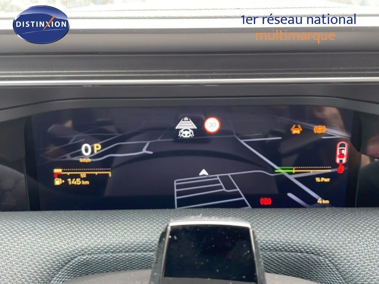Tableau de bord numérique du Citroën C5 Aircross 1.2 Hybrid 145ch, affichage de navigation et informations de conduite.