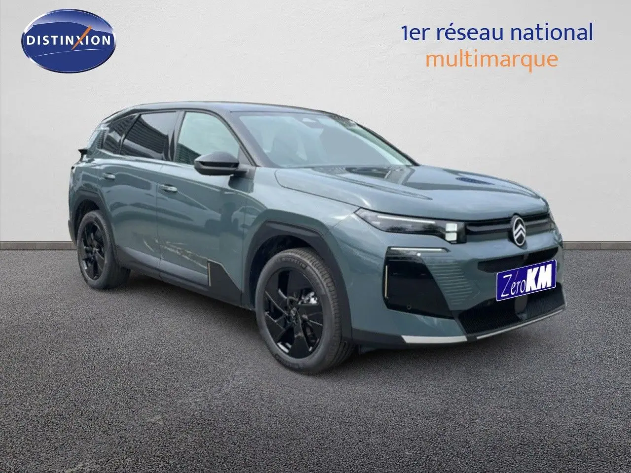 Citroën C5 Aircross 2026 vert Astoria métal en 3/4 avant droit avec jantes noires et calandre distinctive.