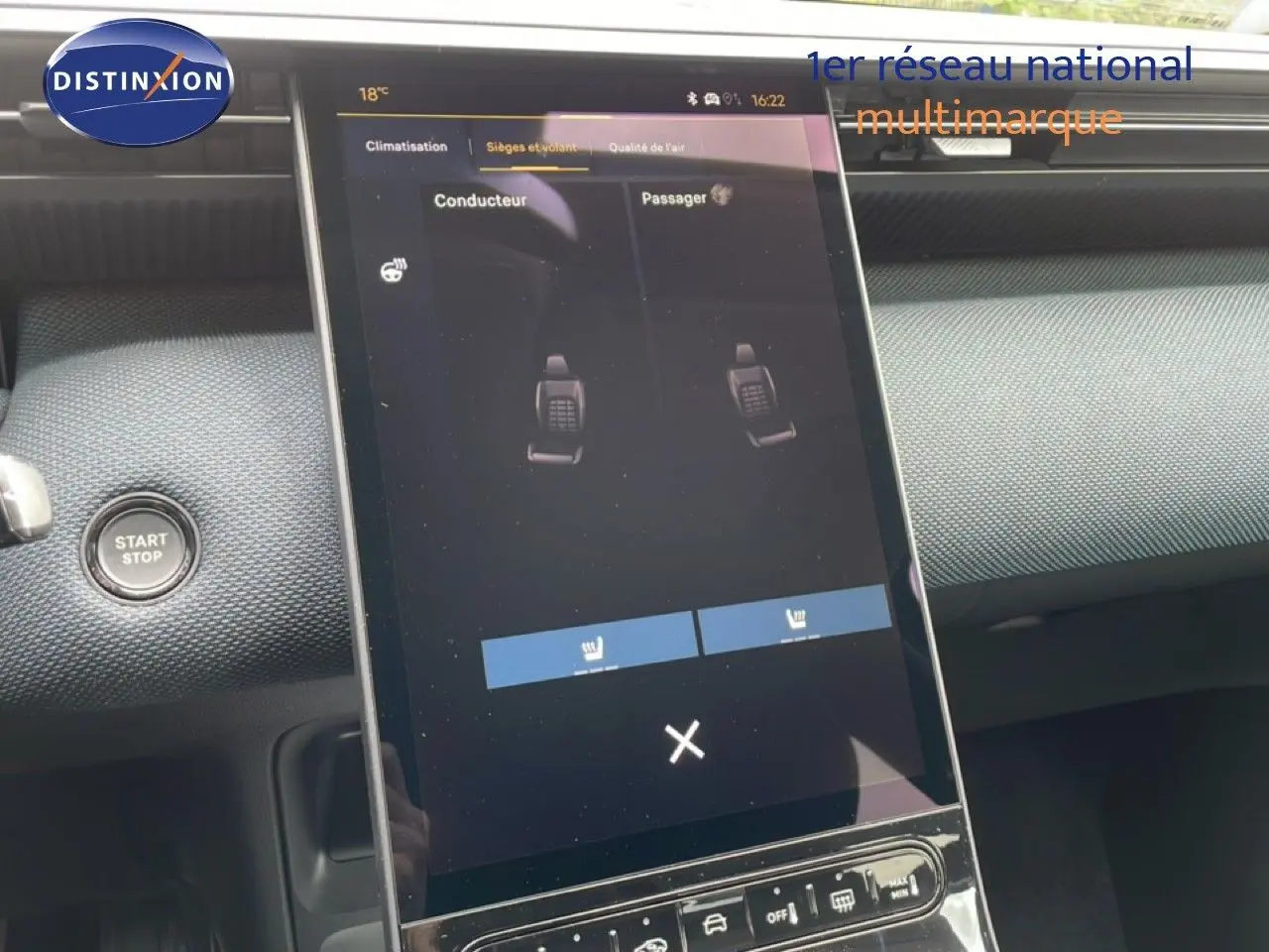 Vue rapprochée de l’écran tactile central du Citroën C5 Aircross 2026, affichant les réglages des sièges chauffants.