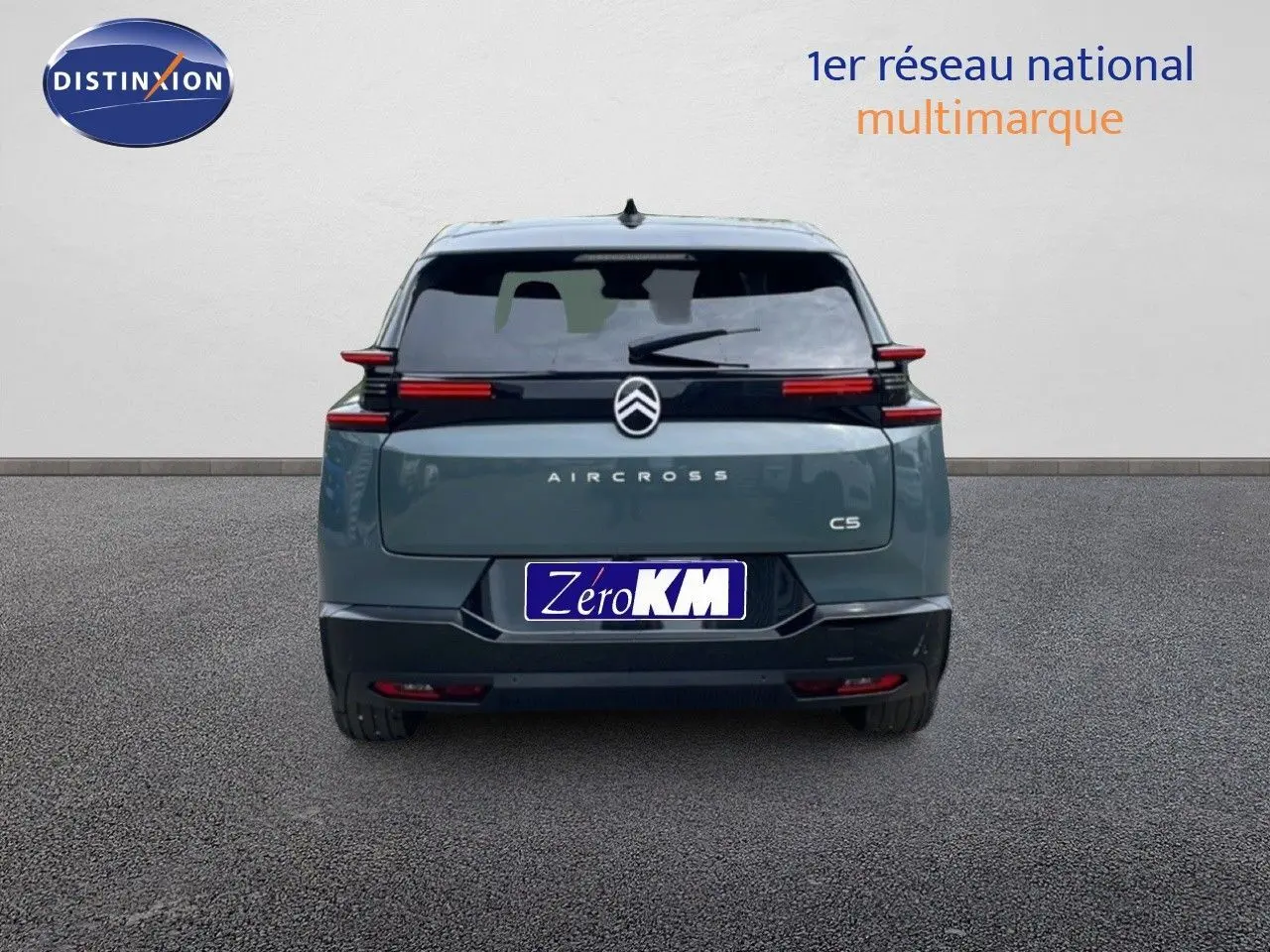 Vue arrière d'un Citroën C5 Aircross 2026 vert Astoria Metal avec feux LED horizontaux et logo centré.