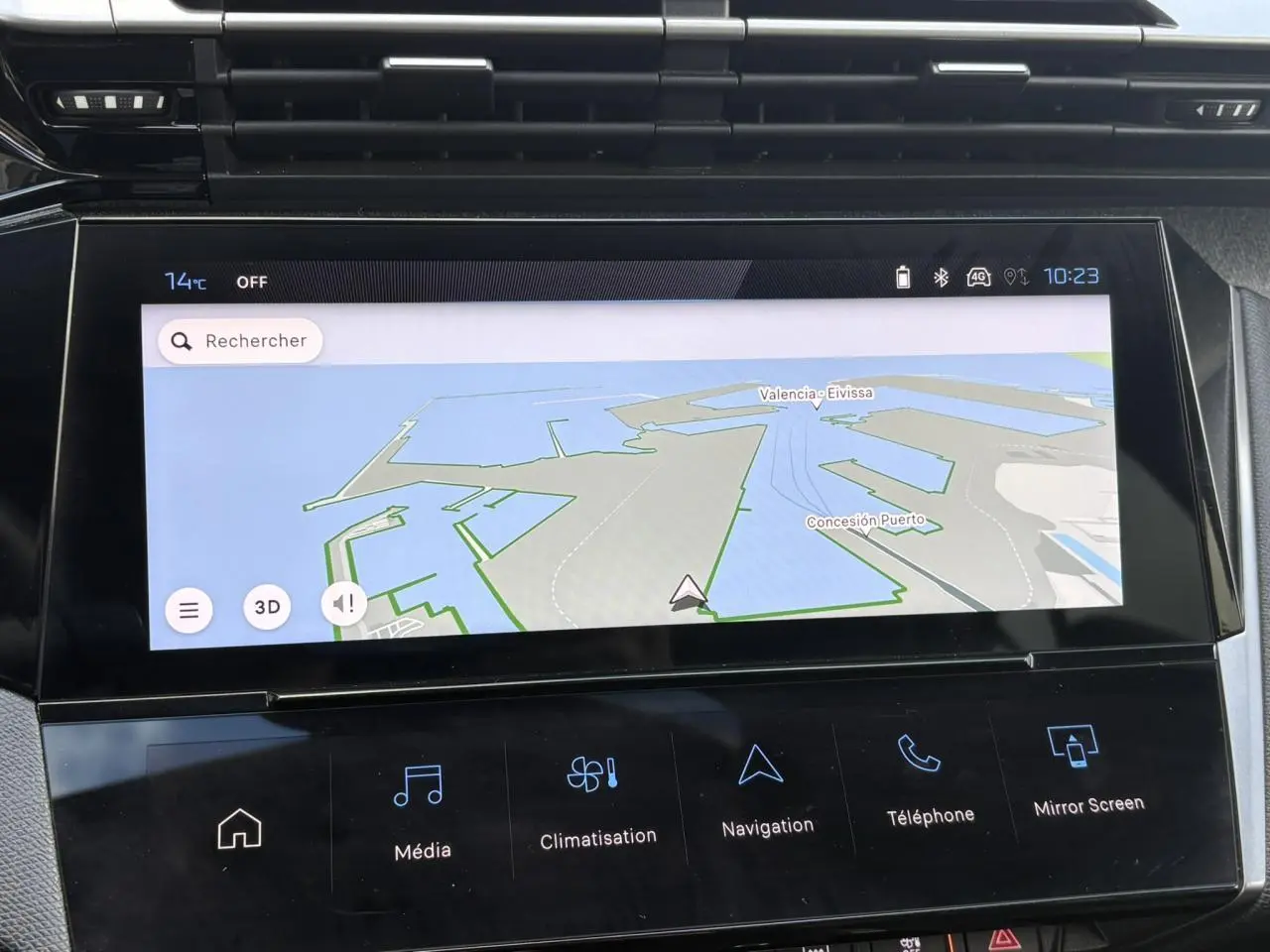 Écran tactile central 10 pouces du Peugeot 308 Bleu Obsession affichant la navigation GPS en mode 3D.