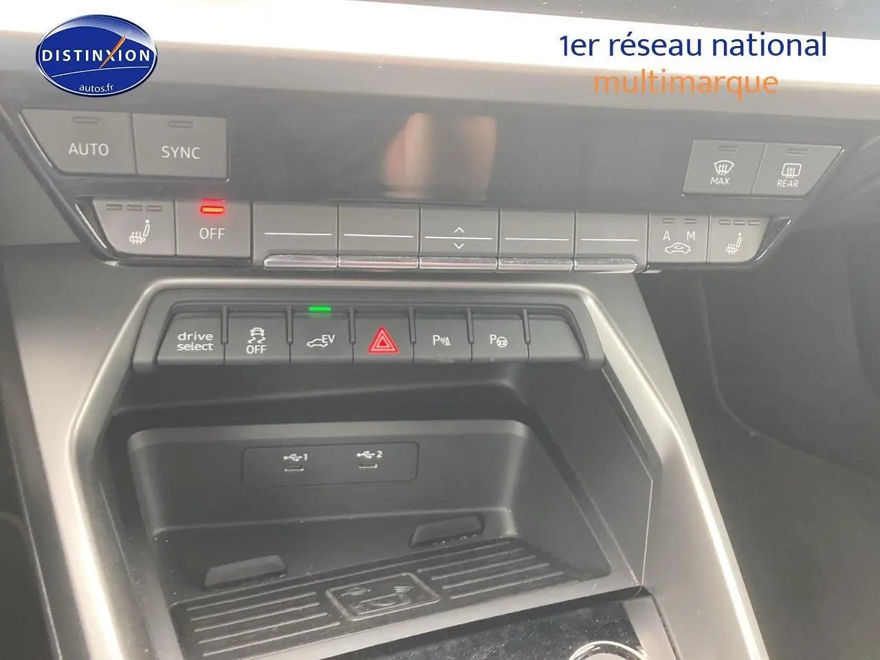 Détail de la console centrale de l'Audi A3 Sportback 40 TFSI 2021 avec commandes de climatisation et boutons multifonctions.