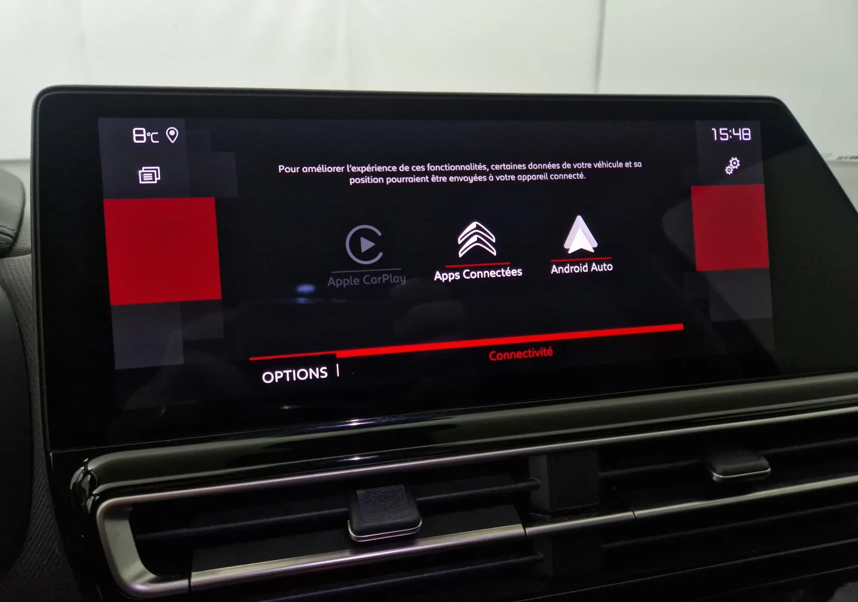 Écran tactile central du Citroën C5 Aircross 2024 affichant les options Apple CarPlay, Apps Connectées et Android Auto.