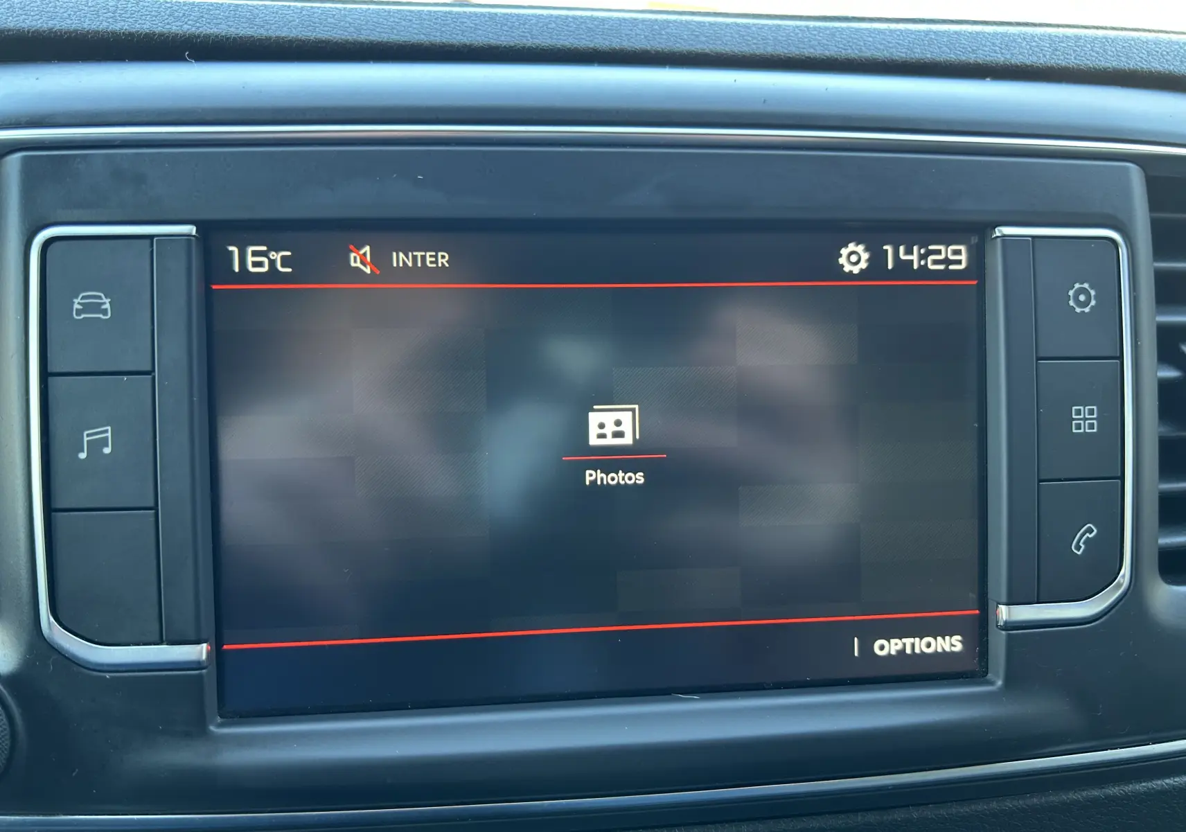 Écran tactile central du tableau de bord du Citroën Jumpy blanc, affichant le menu Photos à 14h29.