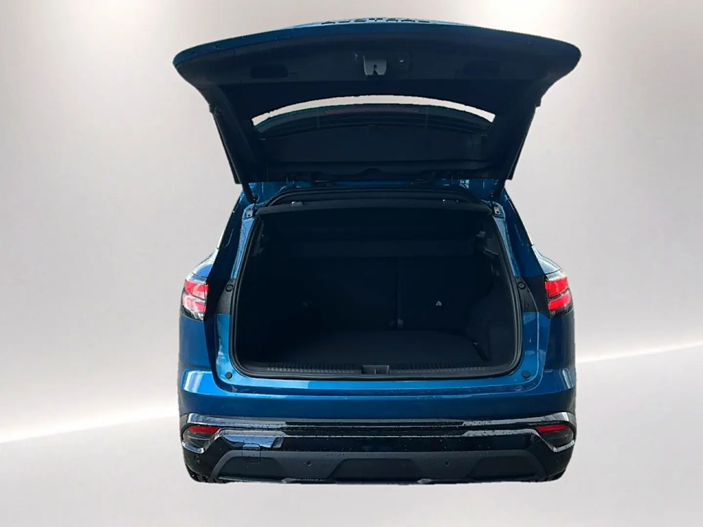 Vue arrière du Renault Austral bleu outremer avec coffre ouvert et feux arrière LED allumés.