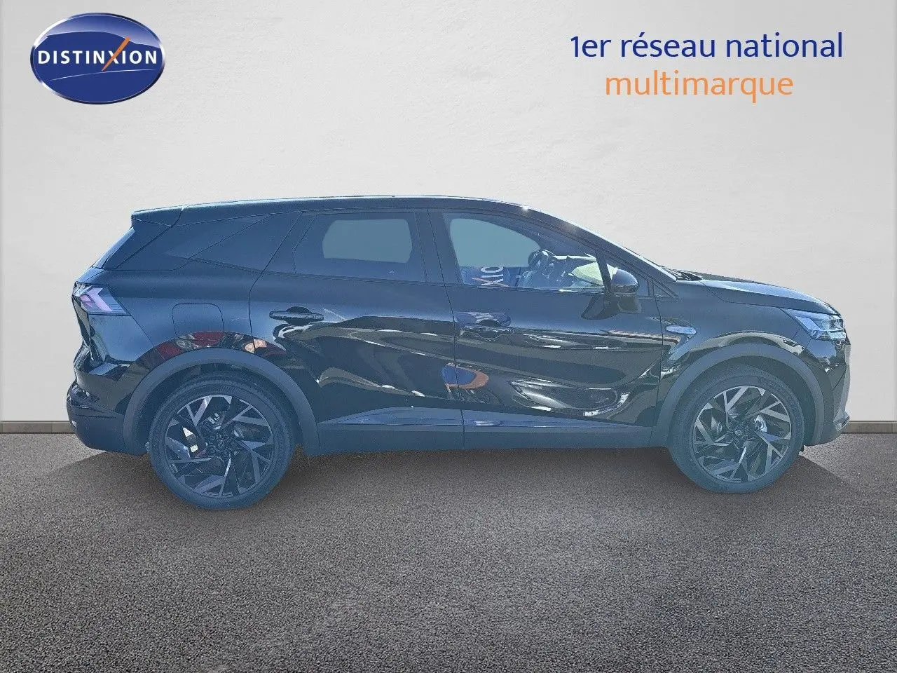 Profil gauche du Renault SYMBIOZ noir étoile métal 2025, SUV hybride avec jantes noires et lignes fluides modernes.