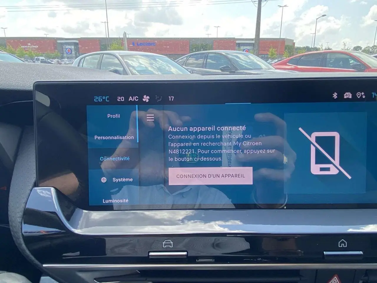 Écran tactile central de la Citroën C5 X 2023 affichant la connexion My Citroën, intérieur noir moderne.