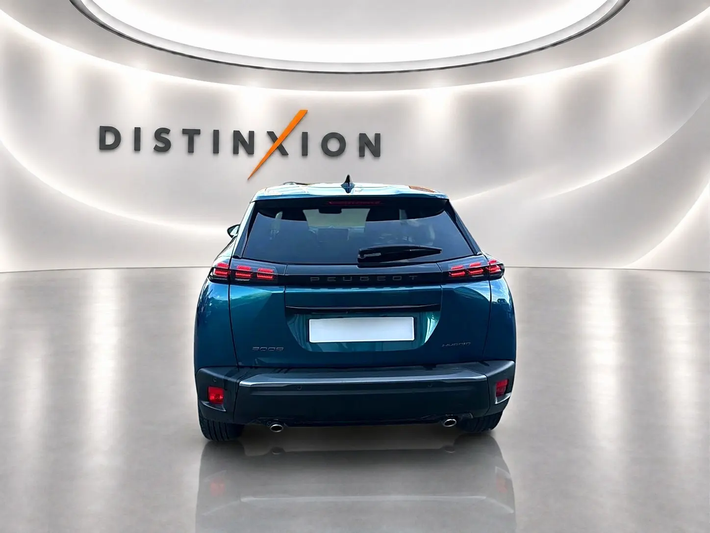 Vue arrière d'un Peugeot 2008 bleu obsession 2026 avec feux LED et double sortie d'échappement chromée.