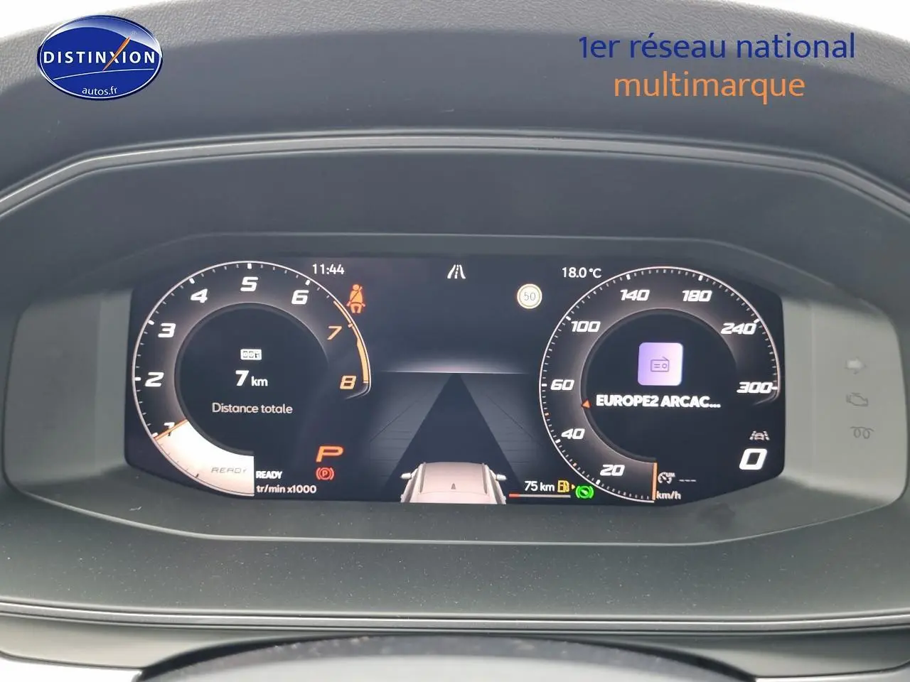 Tableau de bord numérique du CUPRA Formentor 1.5 etsi hybrid 2025 affichant compteur et informations de conduite.