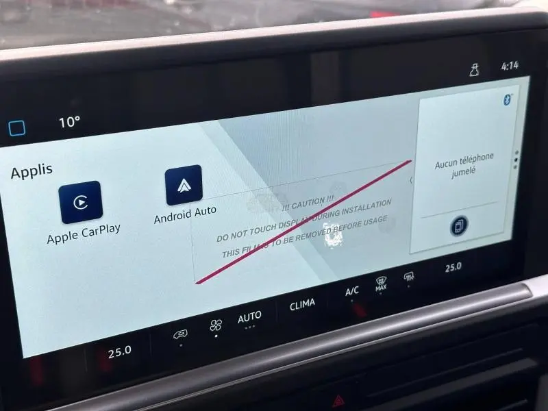 Écran tactile central du Volkswagen Transporter Procab 2025 gris, affichant les applications Apple CarPlay et Android Auto.