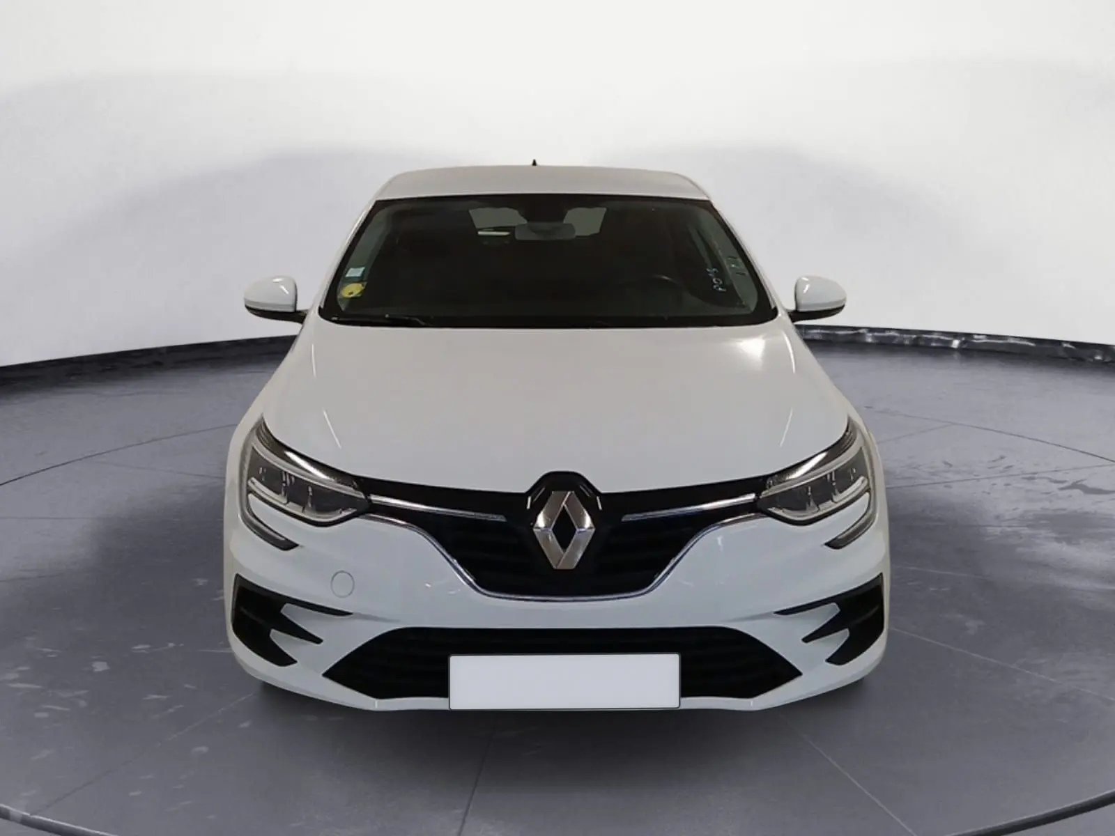 Vue avant d'une Renault Mégane IV blanche 2020, version PH2 BlueDCI 115 Zen avec calandre noire et caméra de recul visible.