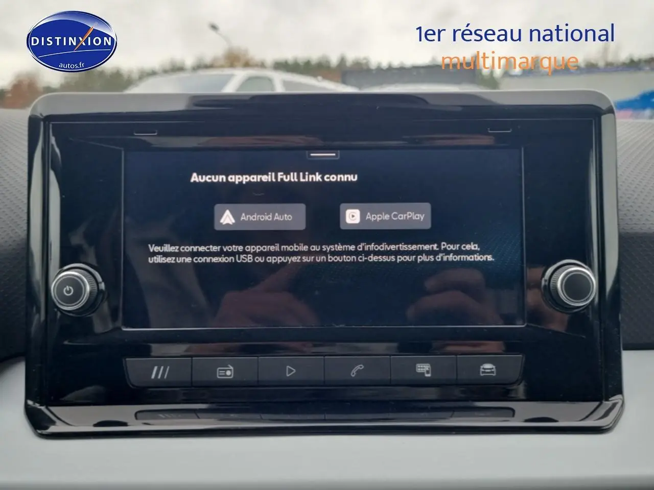 Écran tactile HD 8,25 pouces du système MediaSystem de la SEAT Ibiza 2025, vue frontale du tableau de bord.