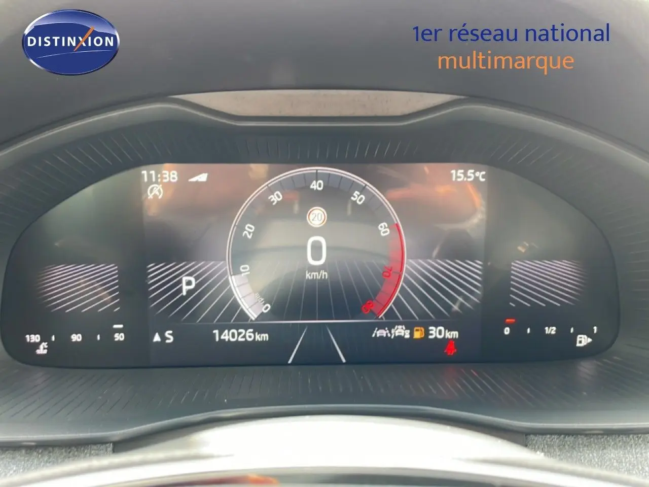 Tableau de bord numérique du Skoda Scala 2025 affichant la vitesse à 0 km/h et 14 026 km au compteur.