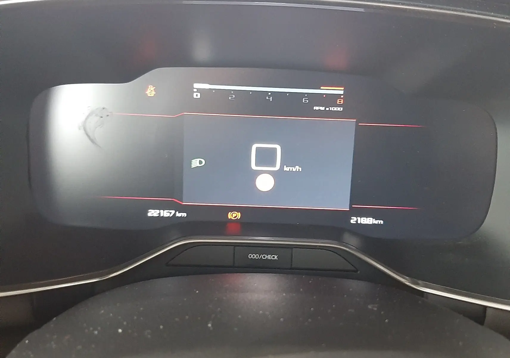 Tableau de bord numérique de Citroën C5 Aircross 1.2 PureTech 130ch, affichage vitesse à 0 km/h et compteurs lumineux.