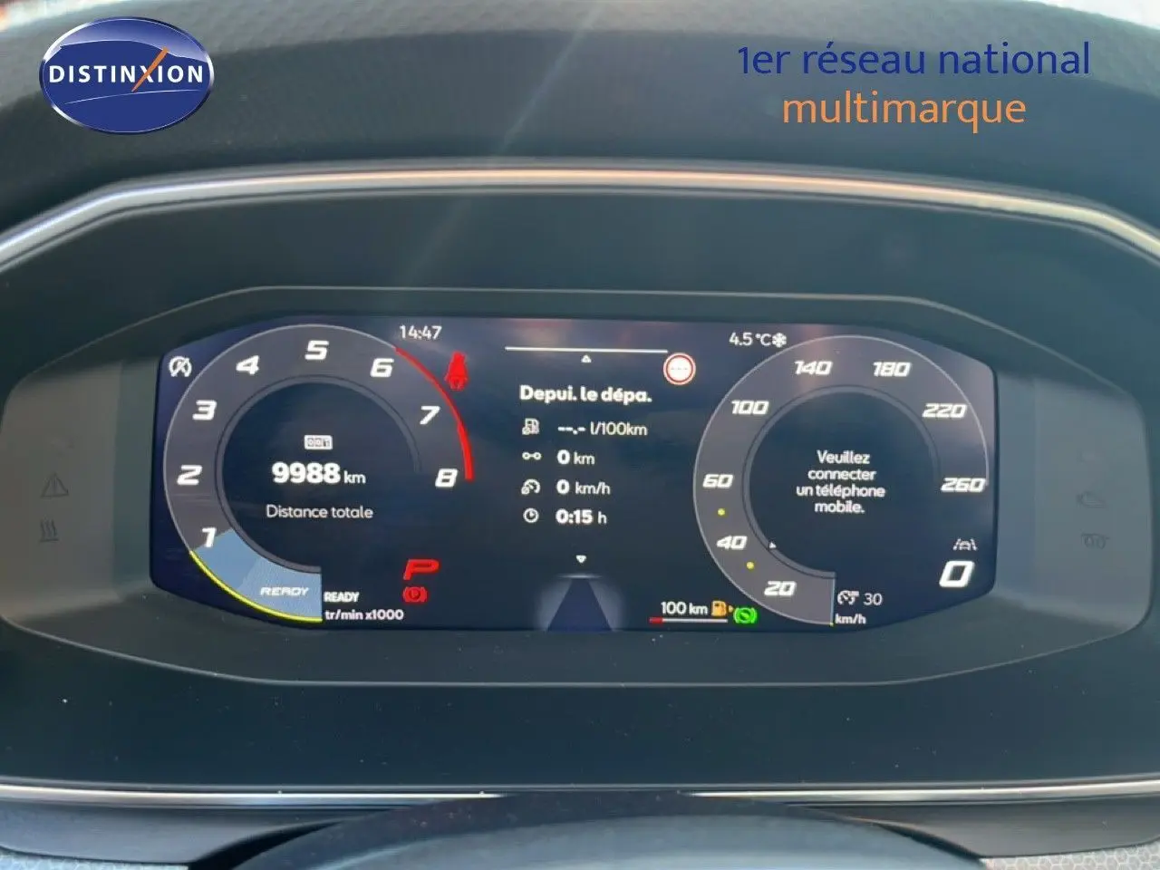 Tableau de bord numérique du SEAT LEON 1.5 TSI 115CH DSG Style 25 Anniversaire affichant la vitesse et le compteur kilométrique.