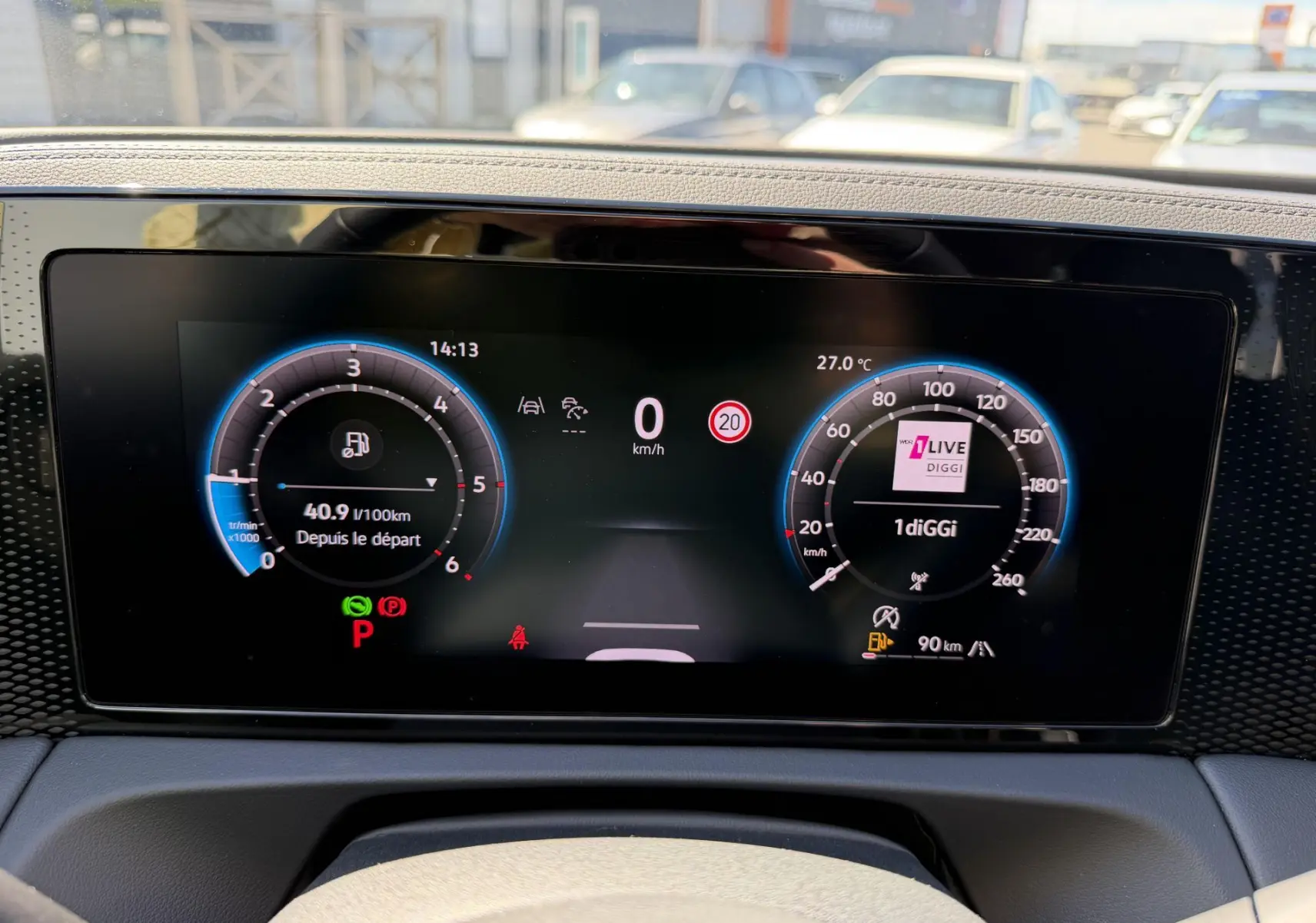 Affichage numérique Digital Cockpit Pro du Volkswagen Tiguan 2025, vue frontale du tableau de bord.