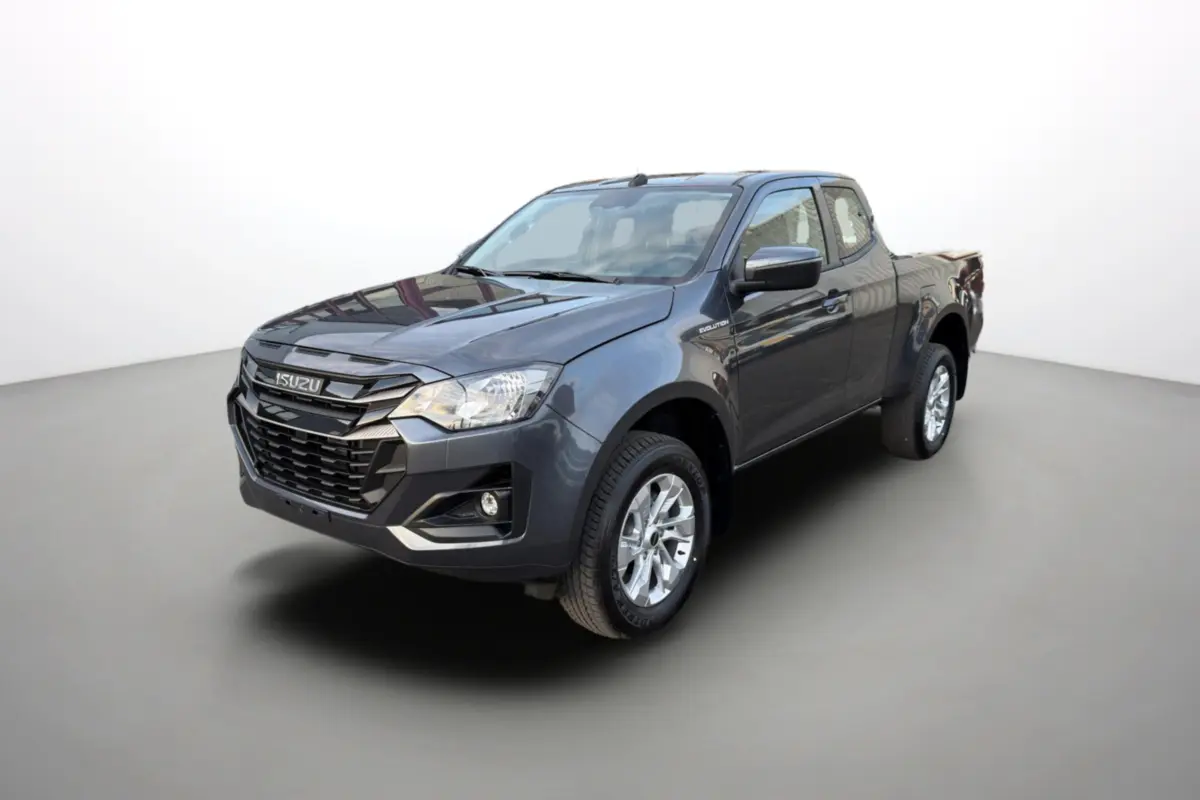 Isuzu D-MAX 2.2 TD 164 Space Evolution gris obsidian, vue 3/4 avant droit sur fond neutre.