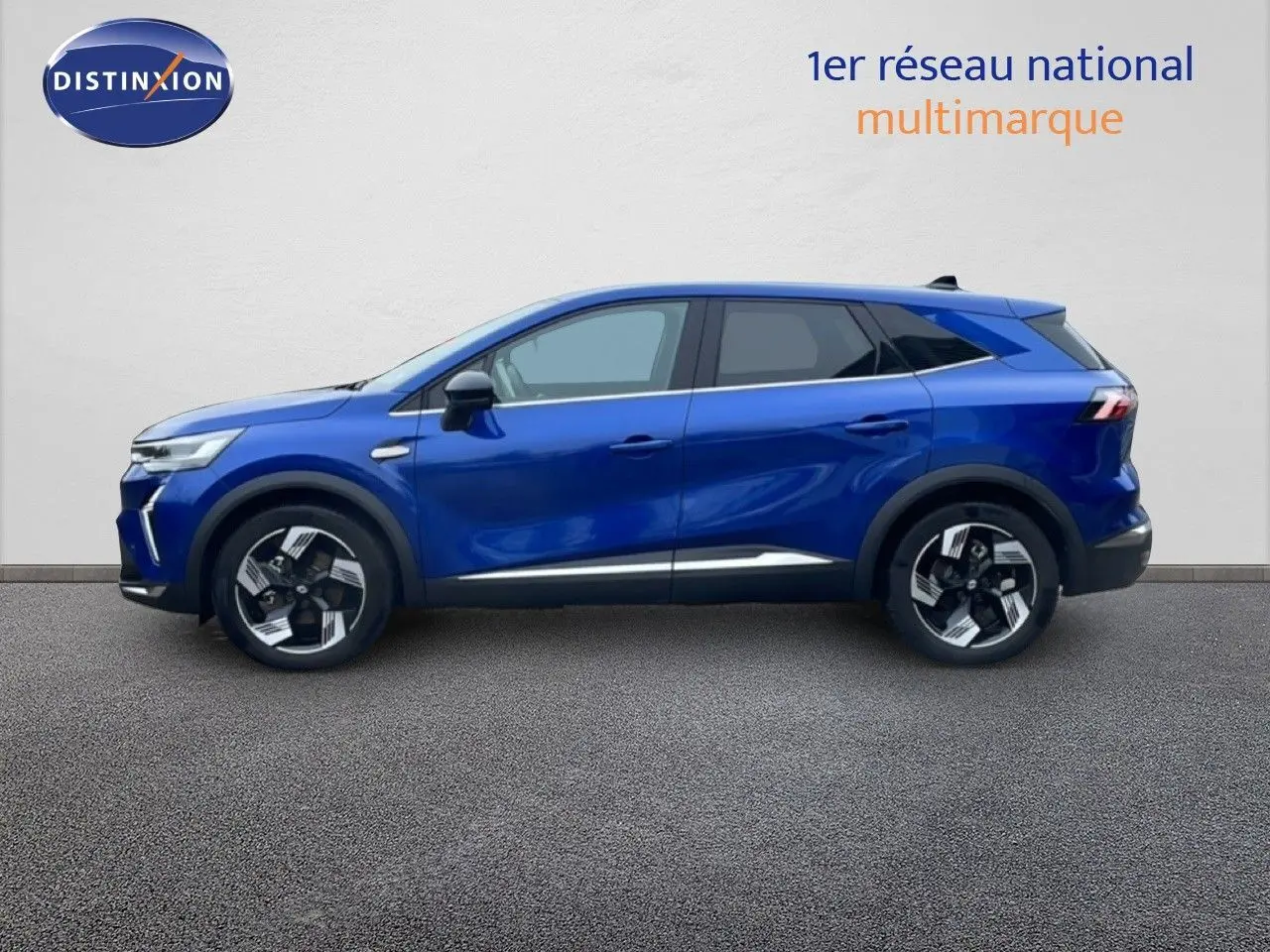 Renault Symbioz E-Tech Full Hybrid 145ch Iconic bleu Iron Metal en profil droit, soulignant ses jantes modernes et lignes dynamiques.