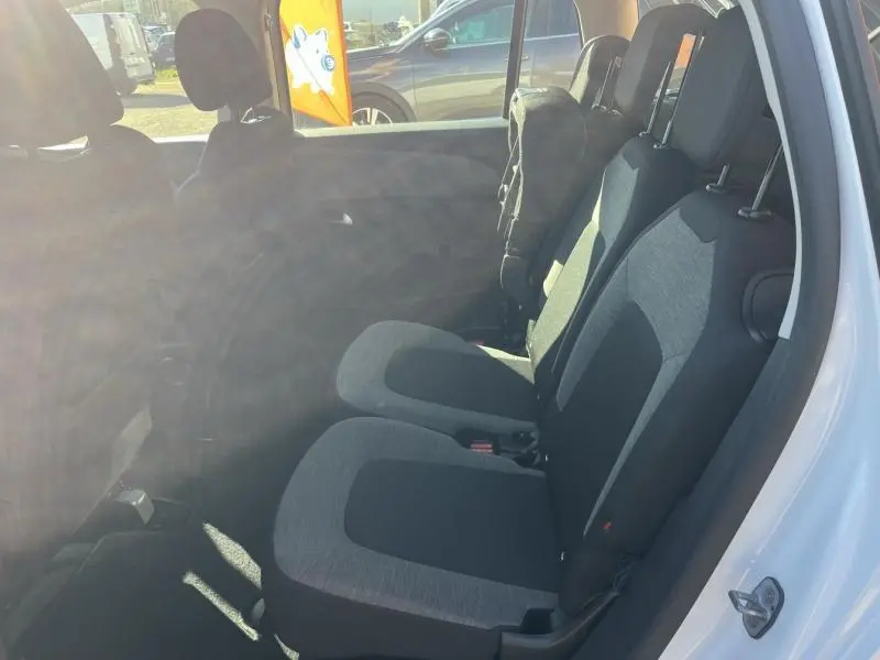 Vue latérale droite des sièges individuels arrière en tissu gris Milazzo du Citroën Grand C4 Spacetourer blanc Banquise 2020.